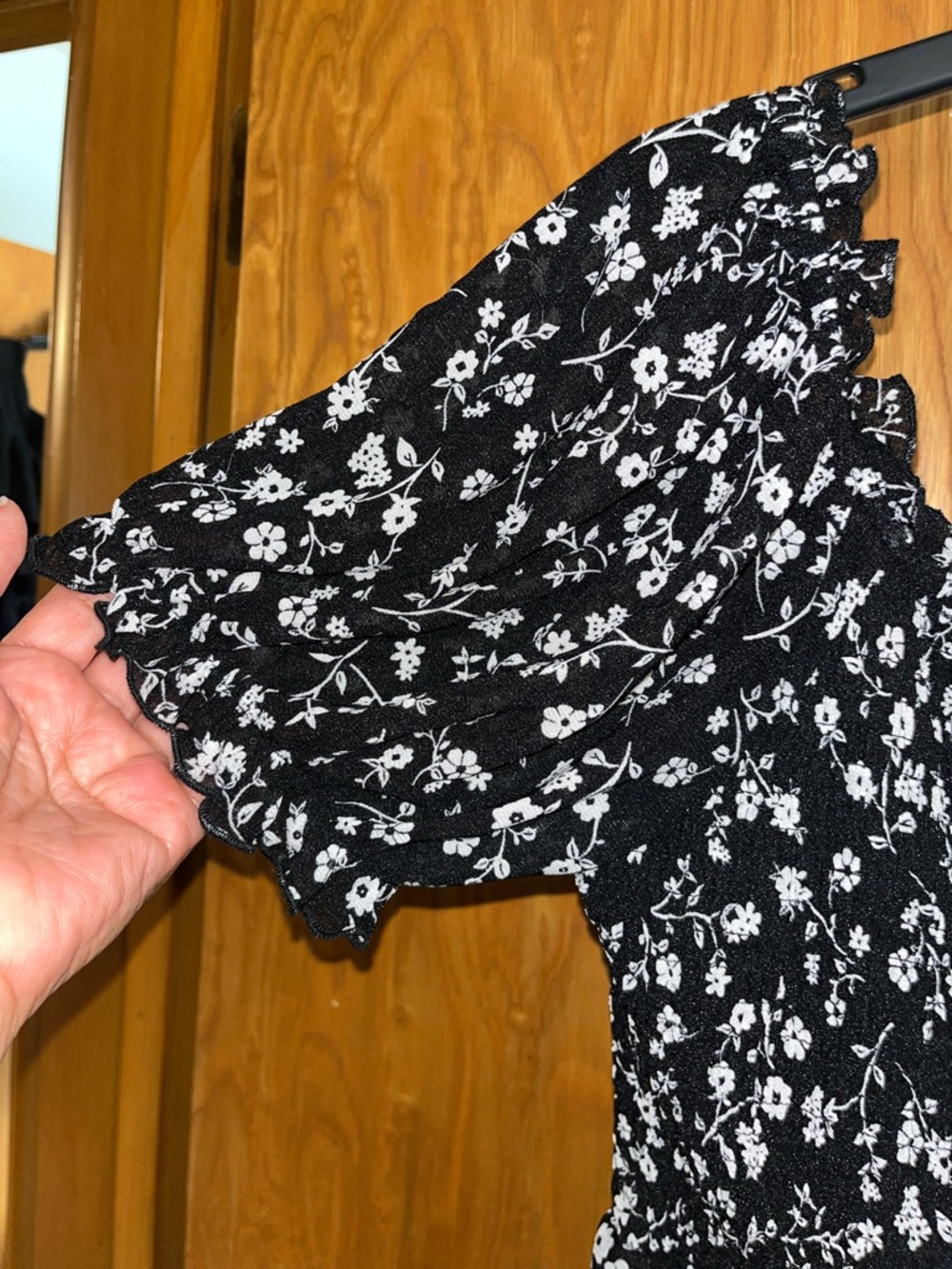 Black Floral Square-Neck Puff Sleeve Top - Picture 2 of 6